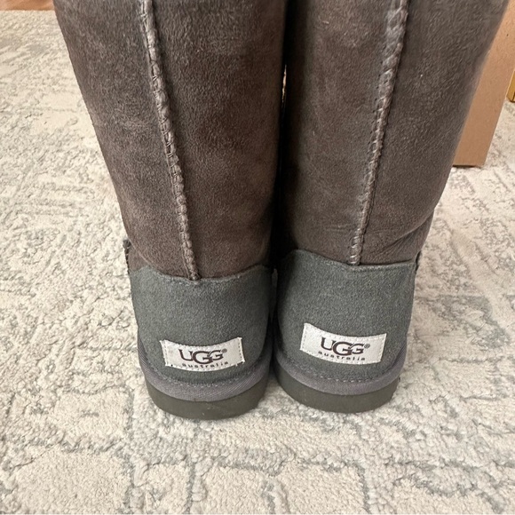 Women’s Uggs size 6 - Picture 3 of 5